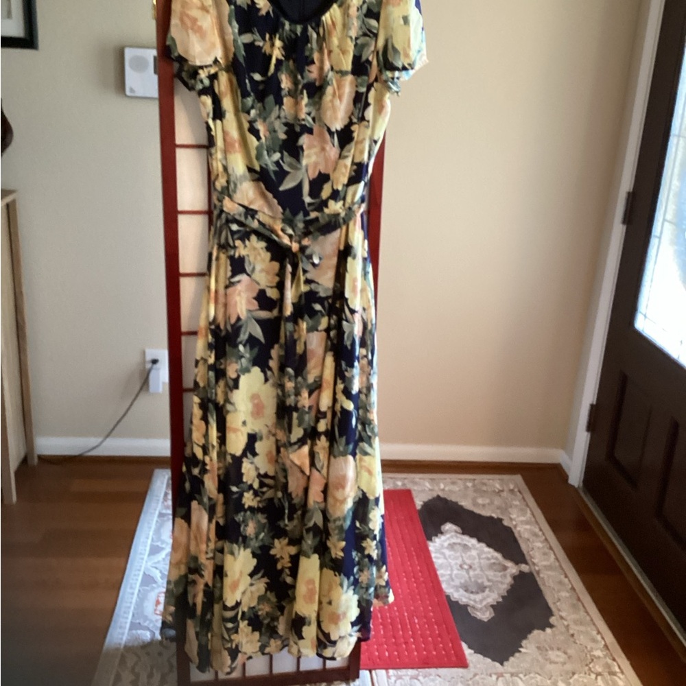 Floral Print Women's Dress.  Long length.